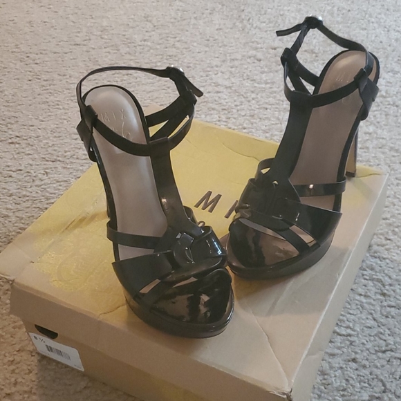 Mix No. 6 'Taylla' Black Patent Pump - Picture 1 of 7